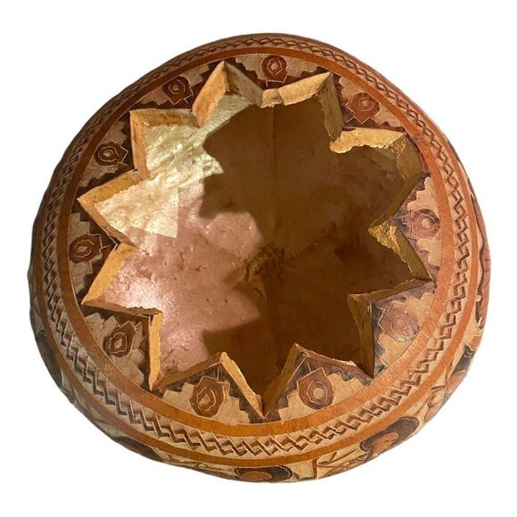 Vintage Peruvian Storyteller Detailed Hand Carved Gourd 6”Peru Folk Art - Picture 7 of 11